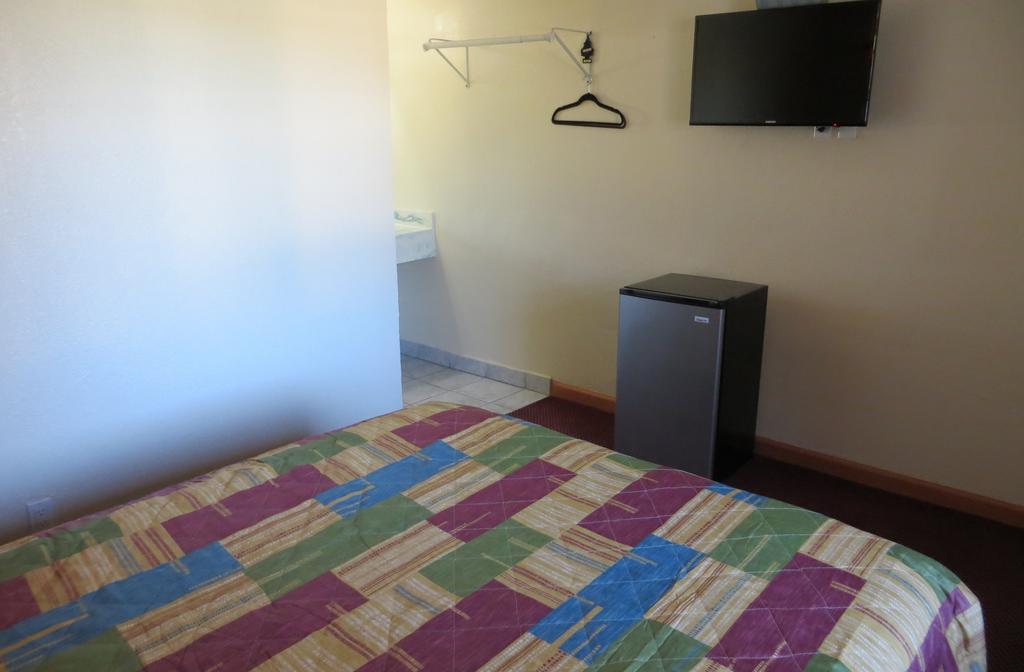 Travel Inn Los Angeles Room photo
